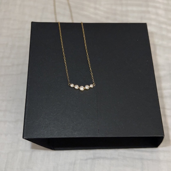 Graduated Pendant Necklace - Picture 8 of 12